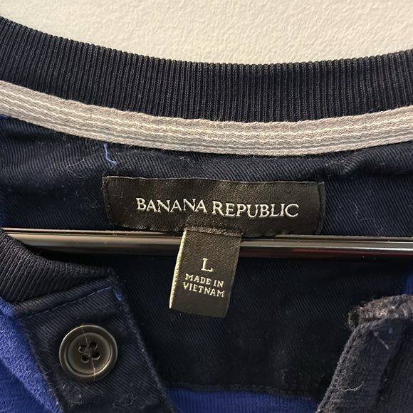 Banana Republic Men’s Blue Color Block Henley Sweater Shirt Size Large - Picture 2 of 3
